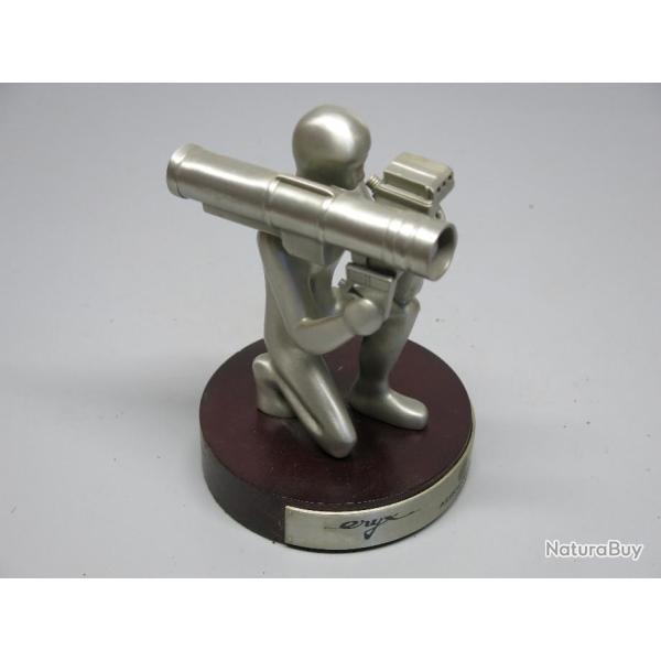 Figurine en tain avec plaque missile ERYX Arospatiale