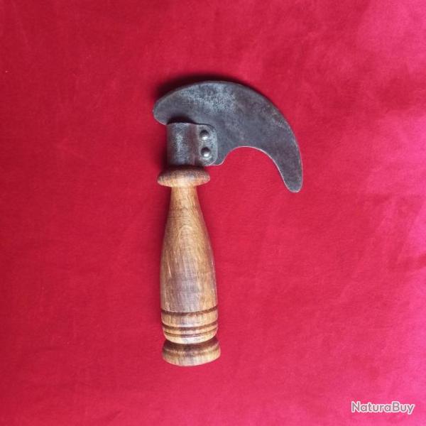 hachinette ancienne en acier et un manche en bois