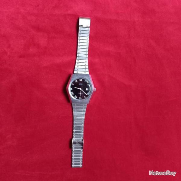 Tr�s belle Montre VINTAGE  "LOV "  mod�le tout acier