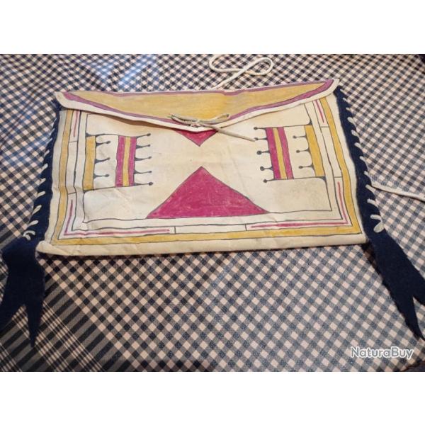 Tr�s beau sac pare fl�che en rawhide peint cheyenne