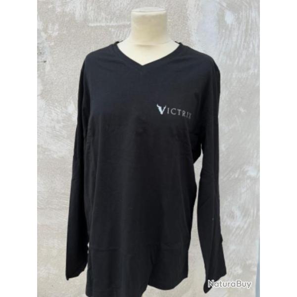 Tee shirt noir manches longues Victrix. Taille L. Col V.