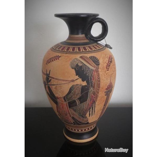 Amphore Grecque en terre cuite repr�sentant-Euterpe d�esse de la musique-Instrument de musique Aulos