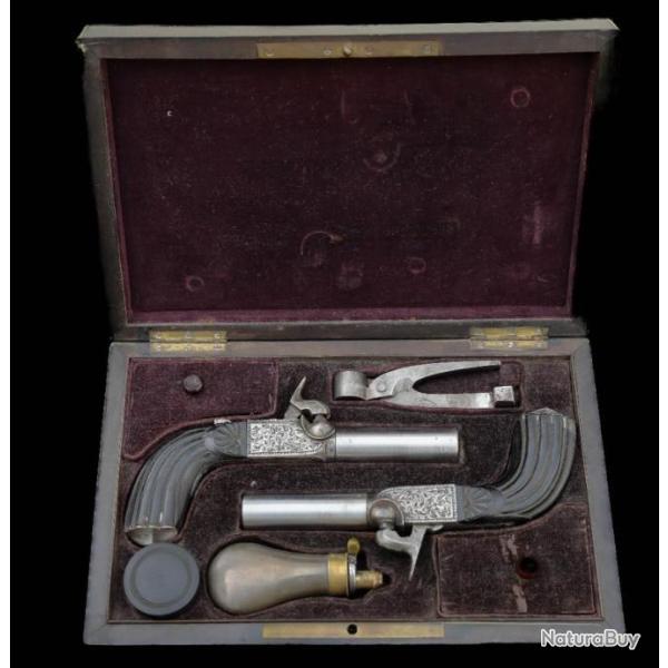 PISTOLETS DE POCHE  DE FABRICATION ARTISANALE BELGE. REF 696