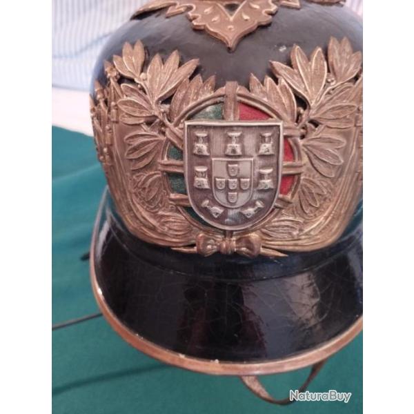 Casque Pickelhube  de cuir de la  Infanterie de la Garde Presidentiel Portuguaise  ( GNR)