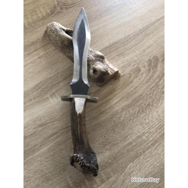 Dague Le Garenne� Fabrication artisanale 40cm, lame 26.5cm, Acier 5160, manche bois de cerf