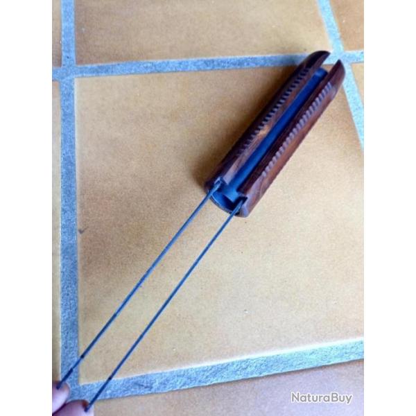 DEVANT   D ARMEMENT  FUSIL  A POMPE  CBC  MOD  586P  .  PARFAIT  ETAT .