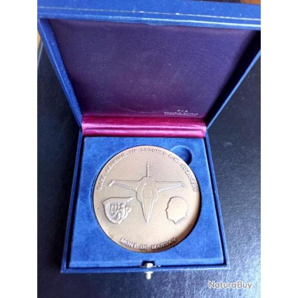 MEDAILLE BRONZE EN COFFRET  .  BASE  AERIENNE  118  MT DE MARSAN . F.I.A LYON -DARDILLY .