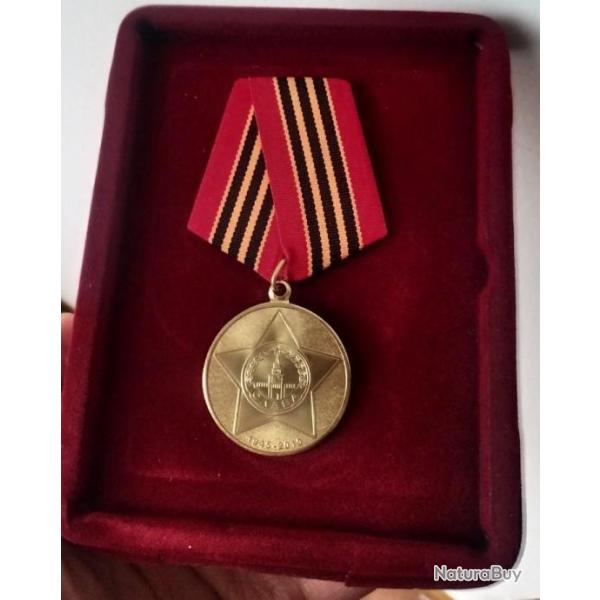 M�DAILLE 65 ANNIVERSAIRE DE LA VICTOIRE II GUERRE MONDIALE NEUVE