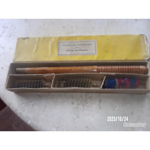 Boite ancienne necessaire de nettoyage armes de chasse