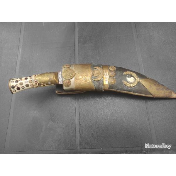 Armes blanches n�palaises