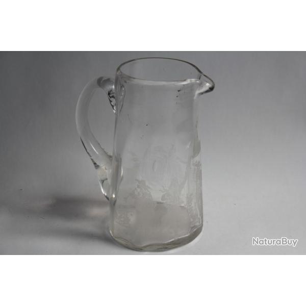Broc � eau verre grav� Folklore Breton