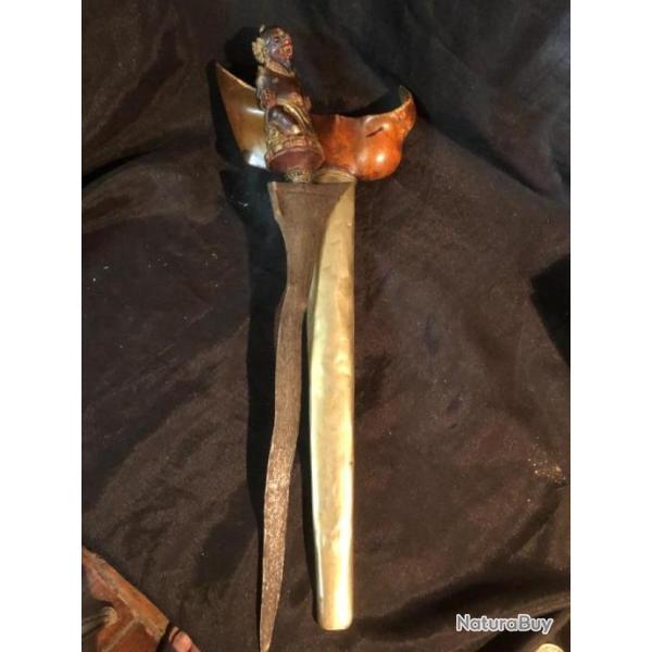 couteau kriss malais indonesie poigne en forme divinite