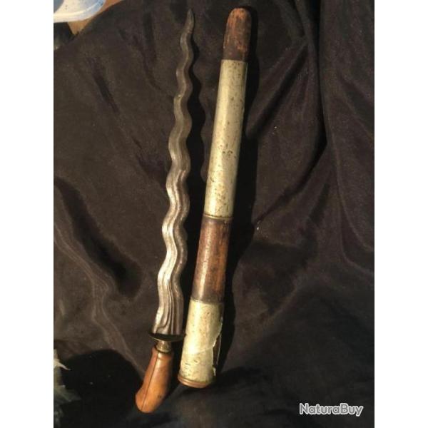 couteau kriss malais indonesie poigne en  bois