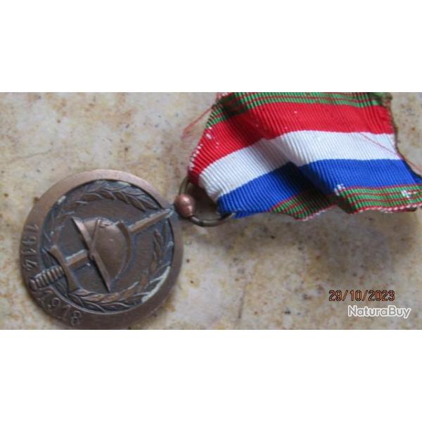 rare m�daille MEDAILLE SOIXANTENAIRE 1914 1918 UNION NATIONALE DES COMBATTANT En reconnaissance