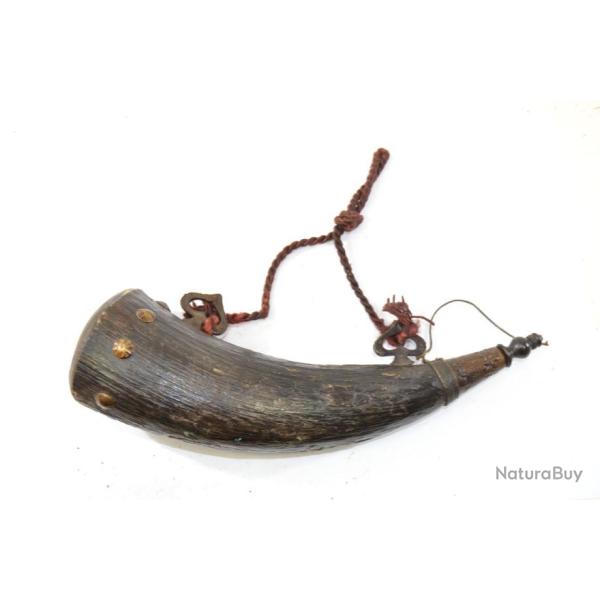 Ancienne poire  poudre faite dans une corne avec bouchon. Dco western pirates farwest empire