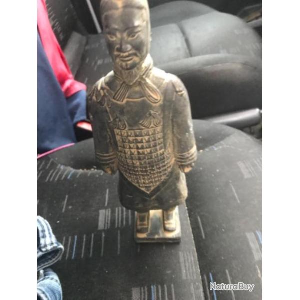 Statue en pierre de fer