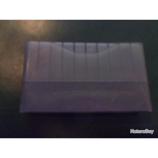 1 boite de rangement de munitions en plastic fum�e , 20 cases pour 300 Mag, 375 Wby mag, 375 Ruger..