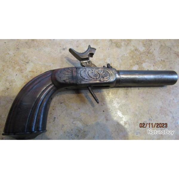 pistolet coup de poing voyage  balle force 12mm gravures enluminures bois noyer Belge crosse diama