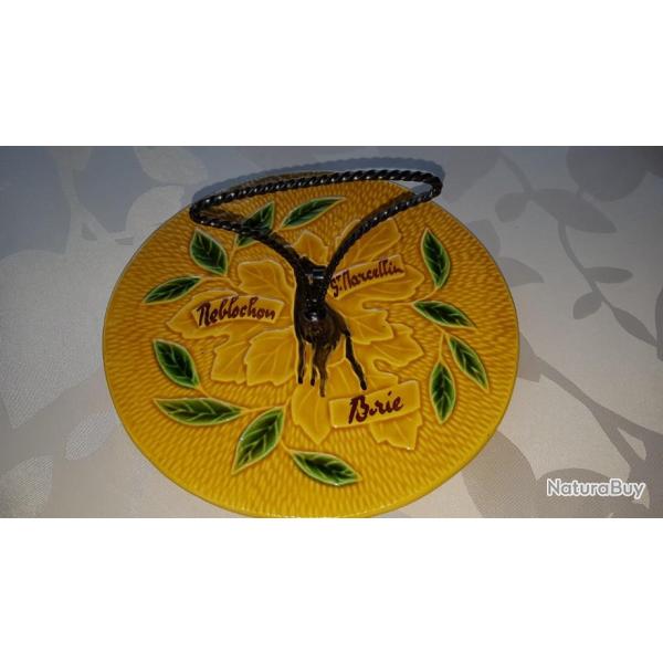 PLATEAU A FROMAGES COULEUR JAUNE ET VERT MOTIF FEUILLES EN RELIEF