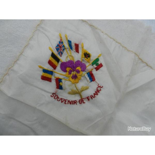 ancien mouchoir soie dentelle 8 drapeaux brod�s - souvenir de France