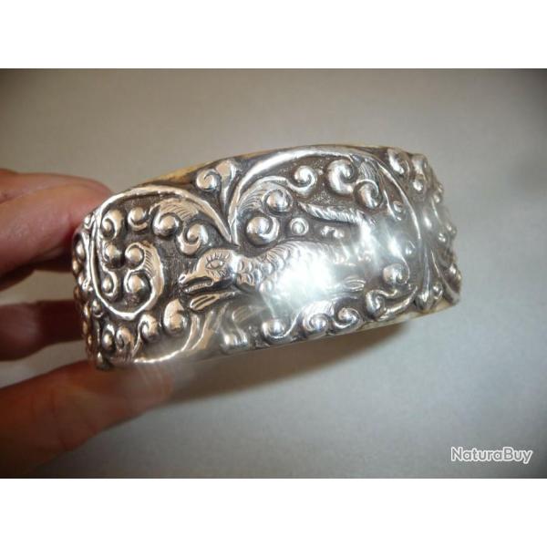 bracelet en jade ancien argent repouss�