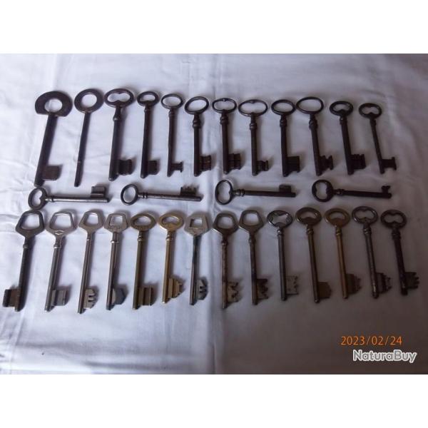 Lot de 30 cl�s de serrure pour bricoleur.