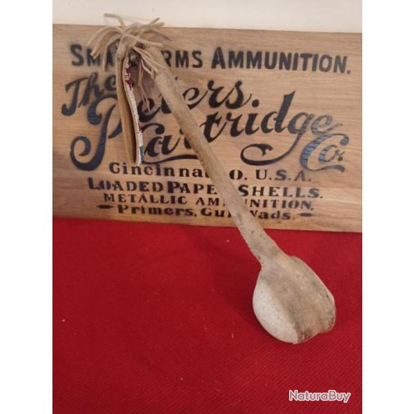 Casse t�te indien en pierre avec dragonne perl�e