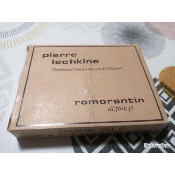 UNE BOTE DE CARTOUCHE PIERRE LECHKINE VIDE CALIBRE 16