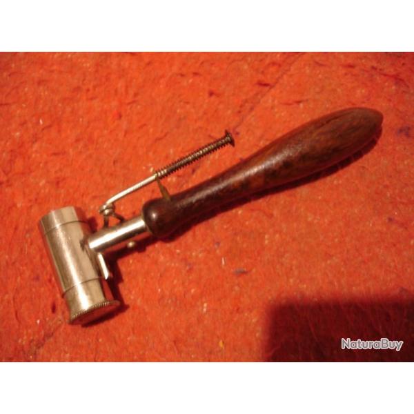 Rare dosette niveleuse Manufacture Fran�aise Armes et Cycles St Etienne � poudre et plomb