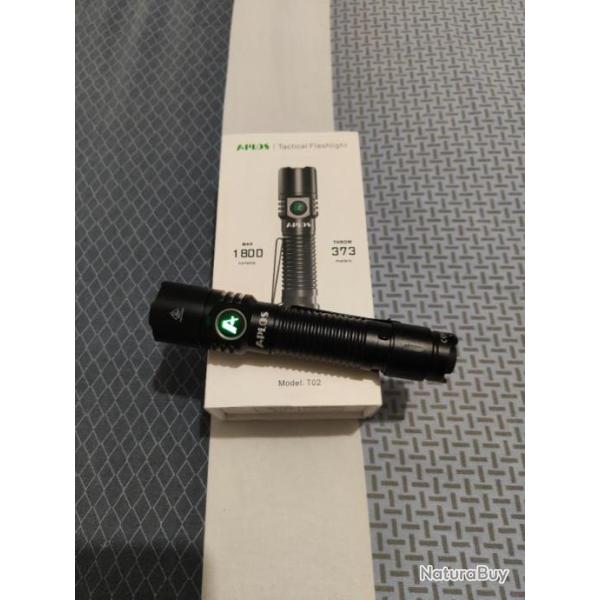 APLOS T02 Flaslight / lampe torche , lanceur tactique compact 18650 , 370 m�tres & 1800 Lumens SFT40