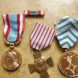 m&eacute;daille comm&eacute;morative Alg&eacute;rie maintien ordre s&eacute;curit&eacute; AFN croix combattant Afrique du Nord rappel