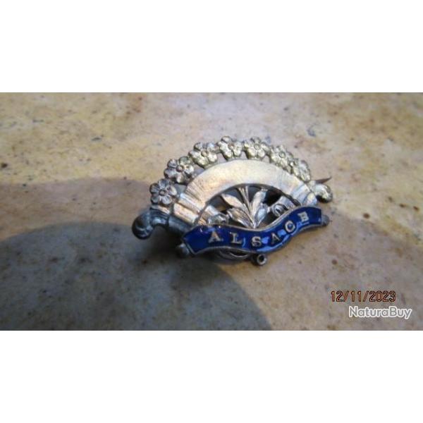 broche � fleur  patriotique ALSACE attache cass�e , �mail