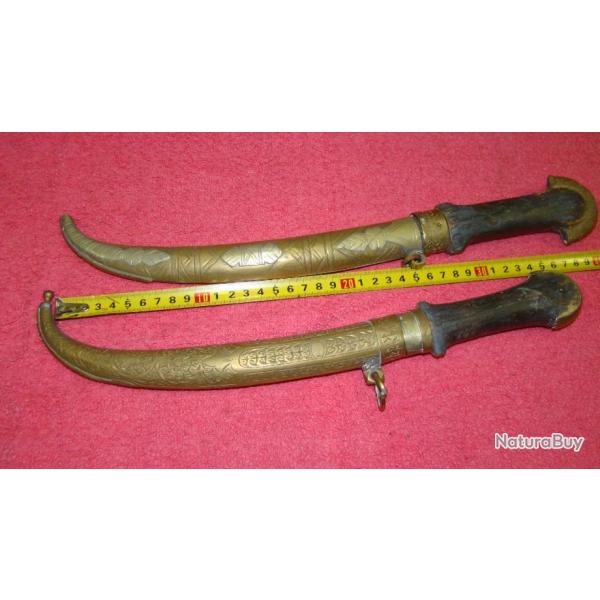 LOT DE 2 POIGNARDS BERBERES faire offre