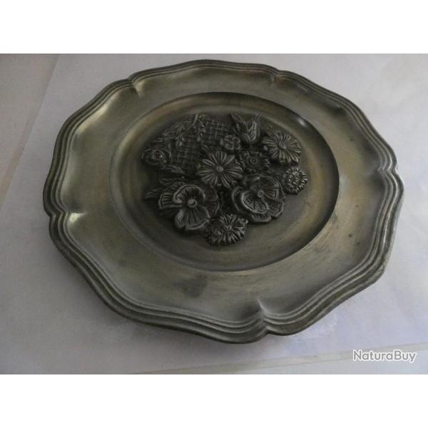assiette en tain  dcor fleurs