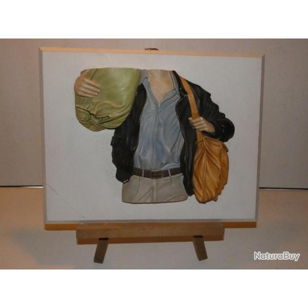 tableau relief platre repr�sentant jeune routard