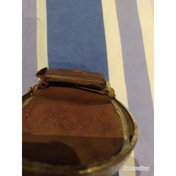 Porte monnaie en cuir/fer