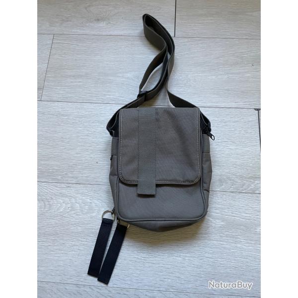 Holster FALCO sacoche bandouli�re kaki CCW