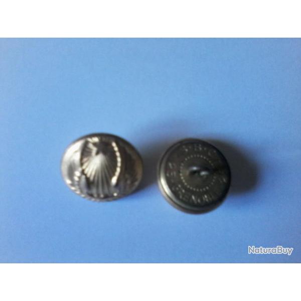 2 boutons de l'Arm�e de l'air diam�tre 25 mm dos bomb� marqu� SBC GRENOBLE