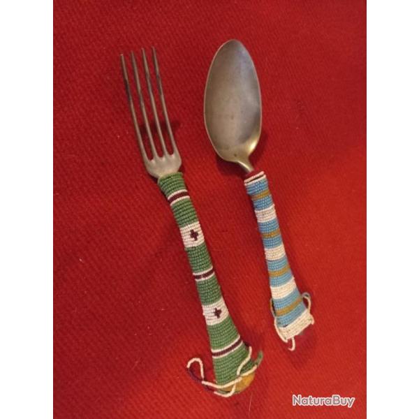 Joli lot de couvert perl�s fourchette et cuill�re collection reconstitution indianiste trappeur
