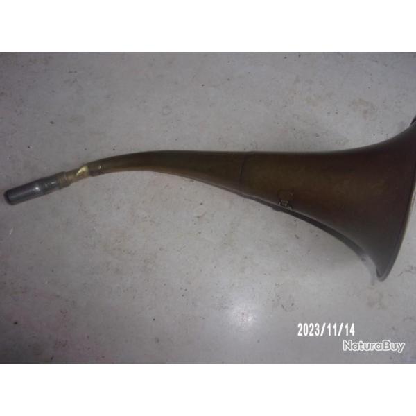 corne de chasse sans la bretelle et cabosse a un endroit