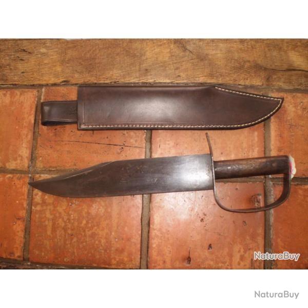 Couteau Bowie C.S.A. avec sa gaine artisanale en cuir