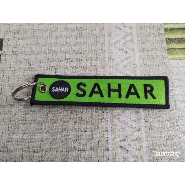 PORTE CLEF ECUSSON SAHAR  REMOVE BEFORE ANALYSIS COULEUR VERT