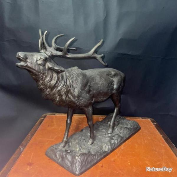 Bronze � le cerf bramant  �, M. Korniluk - L 37x l 14 x H36