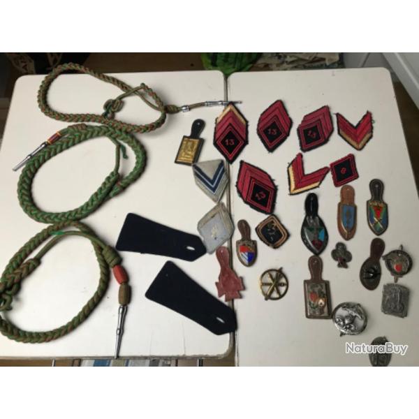 Lots d'insignes divers,fourrag�res, pattes d'�paules, pucelles,Indochine,Alg�rie,a voir.