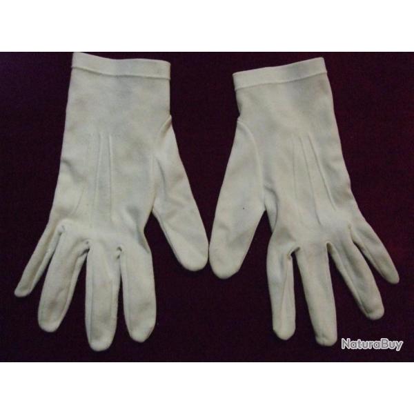 Paire de gants de c�r�monie de l'Arm�e Fran�aise .Lot N 1 .