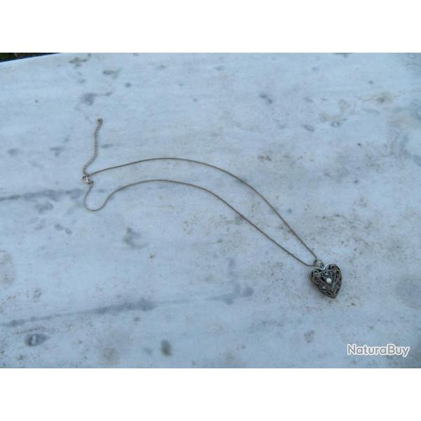 VINTAGE - Ancien collier  pendentif "Coeur romantique" en m�tal argent� - Longueur 60 Cm (Vers 1980)