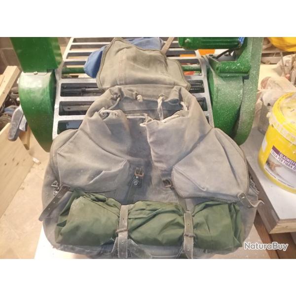 Vieux sac  dos militaire