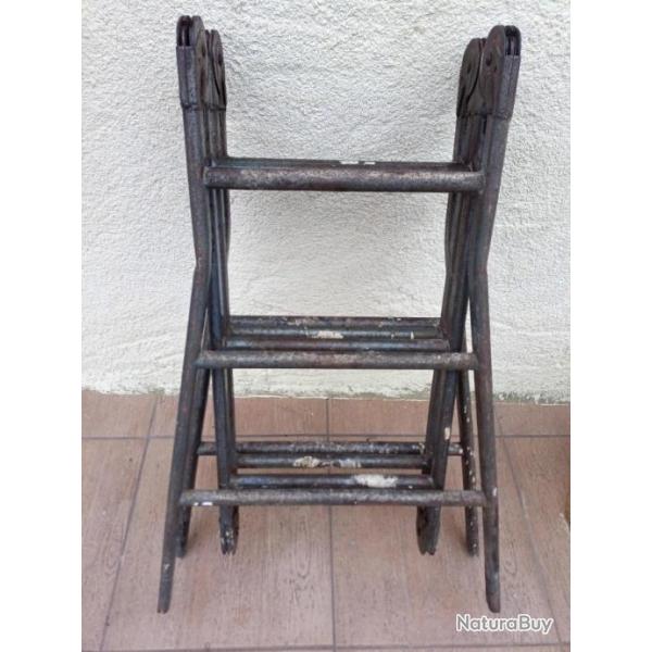 ANCIENNE ECHELLE TOUT ACIER AVEC SYSTEME DE BLOCAGE  . DEBUT 20eme .  BEL OBJET DE DECORATION .