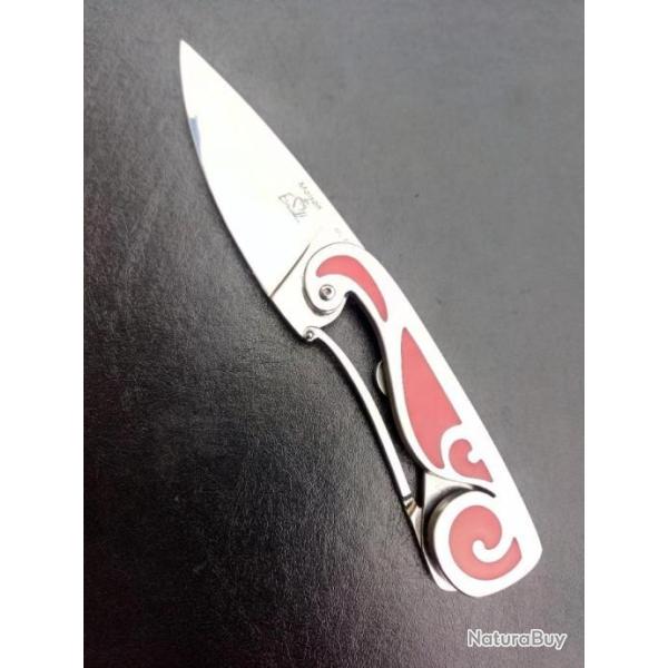 MAITRE ARTISAN FRANCAIS  . SUPERBE  BELLE PIECE COUTEAU  PLIANT .  EXCELLENTE PRISE EN MAIN .