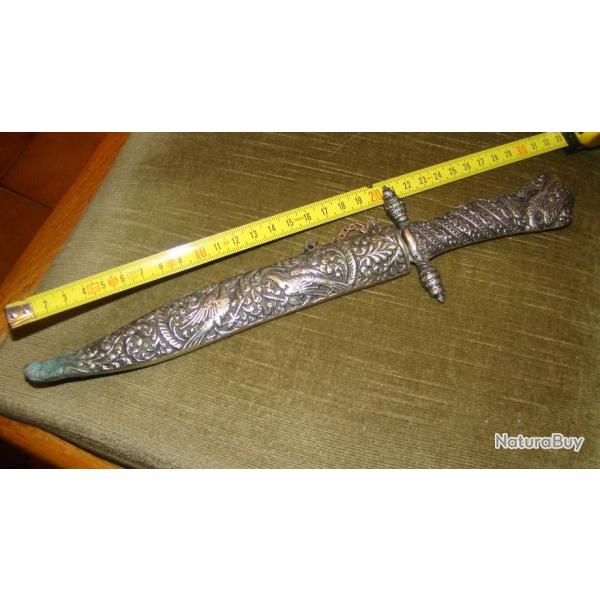 POIGNARD A IDENTIFIER